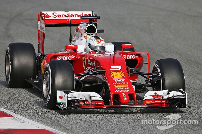 Vettel lidera el segundo día de pruebas; Pérez fue tercero