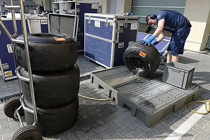 Pirelli будет тестировать шины 2017 года на машине с двигателем V8