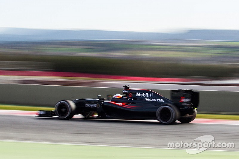 McLaren necesita más rendimiento tras ganar fiabilidad, asevera Alonso