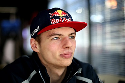Verstappen admite que meta é deixar Toro Rosso em 2017