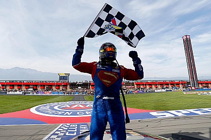 'Superman' Jimmie Johnson passeert Dale Sr. op erelijst