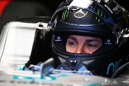 Para Rosberg, restrições de rádio estão "no caminho certo"
