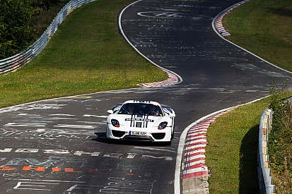 Officieel: Nürburgring heft snelheidslimiet voor races en autotests op