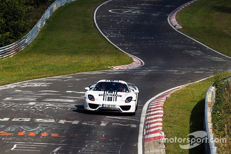 Officieel: Nürburgring heft snelheidslimiet voor races en autotests op