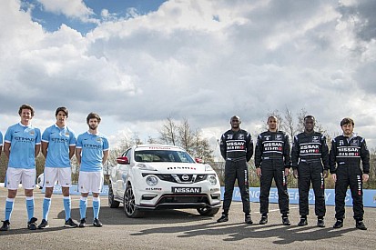 VIDEO: Jugadores del Manchester City prueban como pilotos