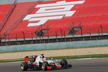 Grosjean carga contra los "ridículos" límites de presión de Pirelli