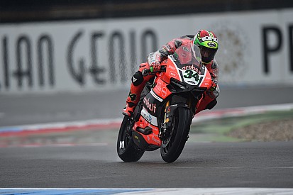 Assen, Libere 3: Giugliano vola con la pista umida