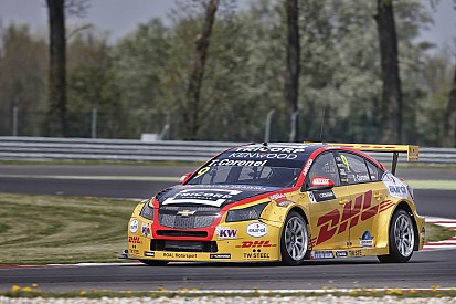 Tom Coronel pakt WK-punt op 'loeizwaar circuit voor de Chevy's'