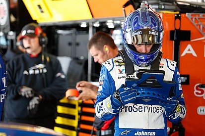 Jimmie Johnson lidera la última práctica en Richmond