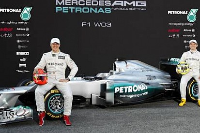 Mercedes W03'ün örtüsü resmen kaldırıldı