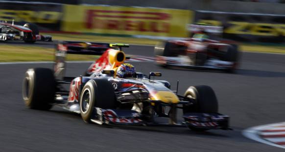 Webber takım arkadaşı Vettel'i alkışlıyor