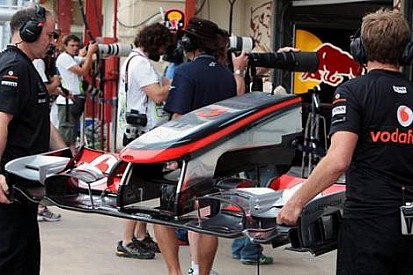 McLaren'in Ön Kanadı Esniyor Mu?