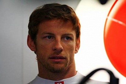 Hamilton Button'ın takımda kalmasını istiyor