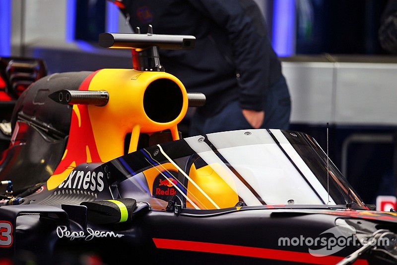 Red Bull doet tijdens eerste training proef met scherm op de auto