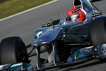 Kırmızı bayraklar Schumacher'in planlarını bozdu