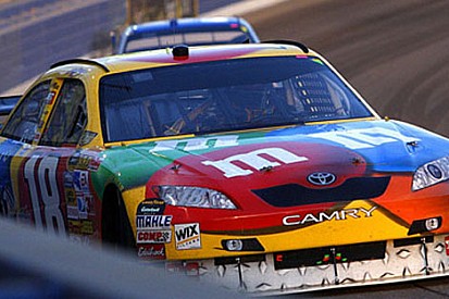 Kyle Busch, bir haftada üç zafer ile tarihe geçti