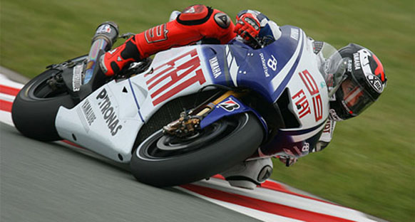 Pedrosa düştü, Lorenzo kazandı