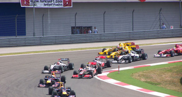 İstanbul Park'taki uzun süre unutulmayacak yarışı Hamilton kazandı