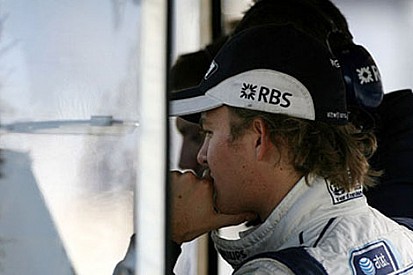 Rosberg yarıştan puan çıkarmayı hedefliyor