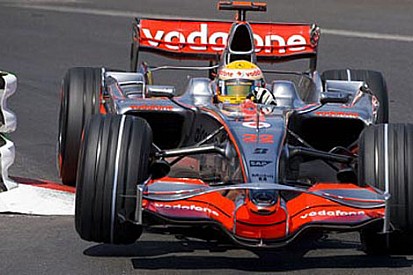 Hamilton, ıslak zeminden korkmuyor