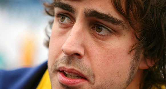 Alonso, McLaren pilotlarını suçladı