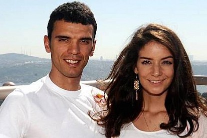 Kenan Sofuoğlu 2. kez baba olmanın mutluluğunu yaşıyor