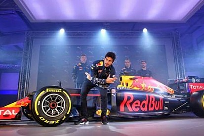 Ricciardo: En azından bir yarış kazanmalıyız