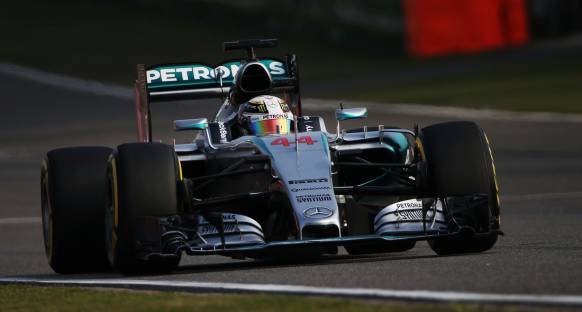 Hamilton, Rosberg'in telsiz konuşmalarına şaşırmış
