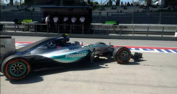 Malezya'da Rosberg sorunsuz ve hızlı başladı