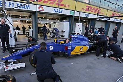 Button ve Hulkenberg'den Van der Garde'ye destek