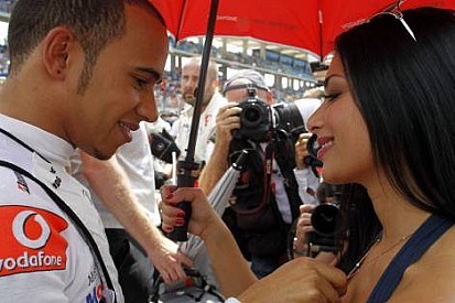 Scherzinger Hamilton'ı terk etti
