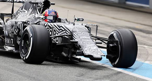 Red Bull, yeni aracı ön kanatsız test ediyor