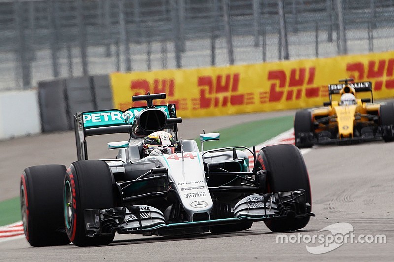 Hamilton no penaliza y sale en parrilla