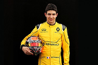Esteban Ocon in pista nei test di Barcellona con Mercedes e Renault