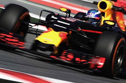 Verstappen achtste op eerste dag bij Red Bull, Rosberg bovenaan