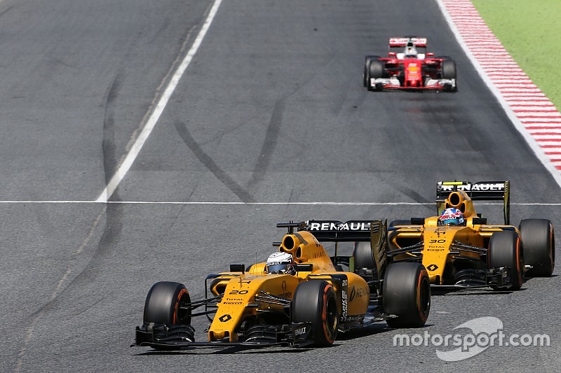 Magnussen retrocesso di una posizione dai commissari sportivi