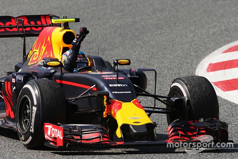 Moeder Verstappen apetrots: