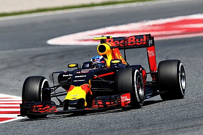 Verstappen begint aan testdag met Red Bull RB12
