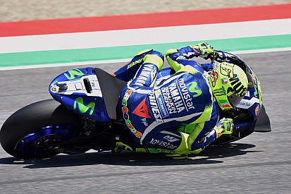 Rossi enciende Mugello con una pole asistida por Viñales