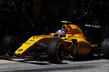 В Renault "огорчены" ограничениями на давление в шинах