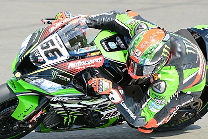 WSBK Donington: Sykes knokt zich naar zege