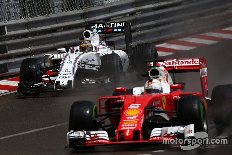 Vettel dijo que el tráfico le costó la victoria