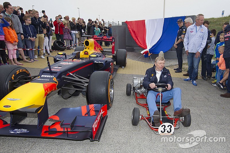 Van Lennep volgt Verstappen op de voet: “Hij is in alles bijzonder”