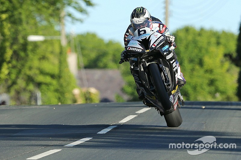 TT 2016, Michael Dunlop vince in SBK e fa la storia