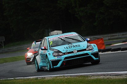 TCR у Зальцбургу: Верне виграє другу гонку в дощових умовах