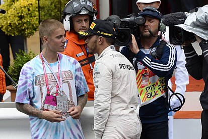 Stop-and-Go: Ciki Bieber, Verstappen bénázás, amatőr hiba a Red Bulltól, ajándék győzelem Hamiltonnak