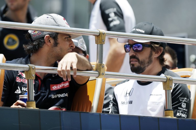 WTF: Alonso legszívesebben Hamiltonnal ragadna egy lakatlan szigeten!