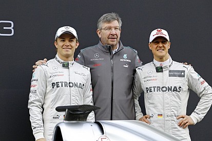 Rosberg nem szeretne jobb lenni, mint Schumacher!