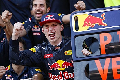 Már most Verstappen lábait csókolgatják a Forma-1-ben: irány Senna legendája?