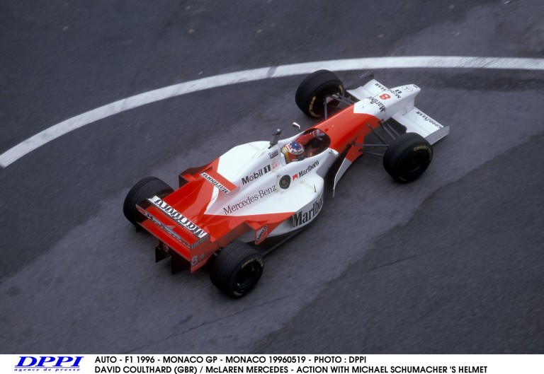 Egy sisak, ami történelmet írt: Schumacher a 3., Coulthard a 2. lett vele